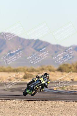 media/Dec-07-2025-CVMA (Sun) [[3e7d2de5dc]]/Race 18-Formula Twins-Formula 40 UL/